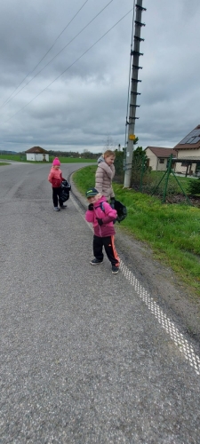Jarní úklid obce Dlouhá Lhota 2023 - Ukliďme Česko